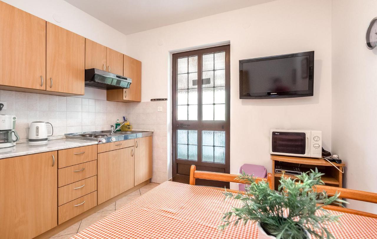 Milo Apartment โปเรช ภายนอก รูปภาพ