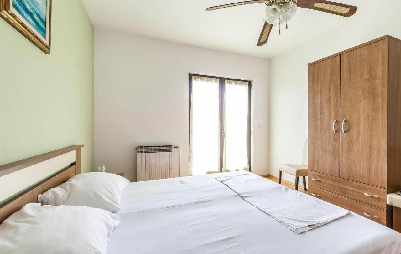 Milo Apartment โปเรช ภายนอก รูปภาพ