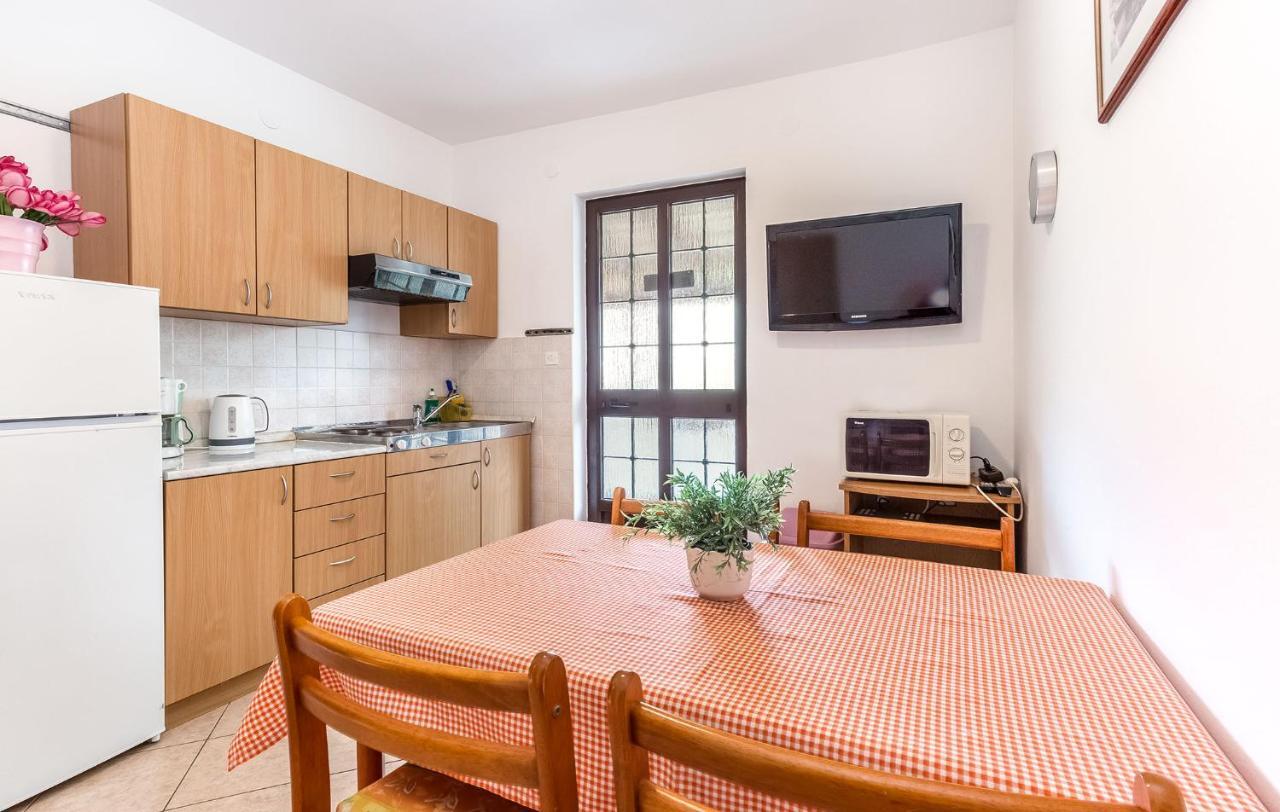 Milo Apartment โปเรช ภายนอก รูปภาพ